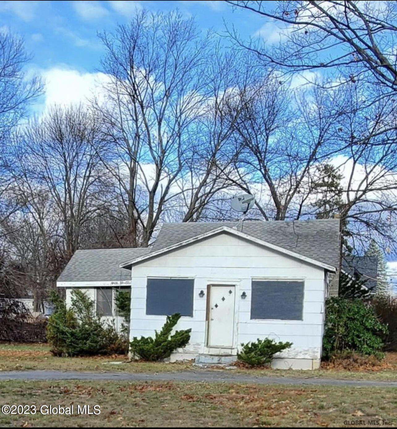 3323 mcdonald ave, schenectady,  NY 12304