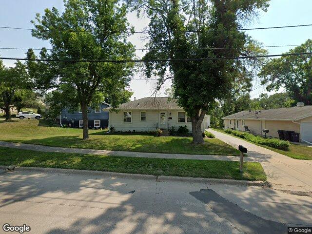 813 westwood dr nw, cedar rapids,  IA 52405