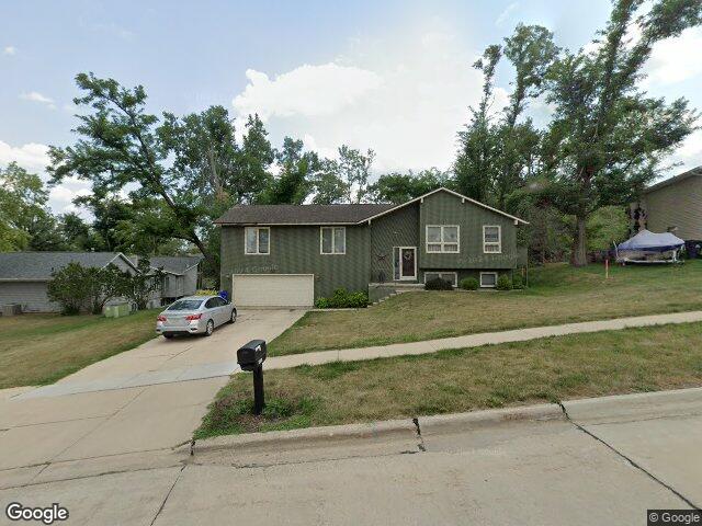4725 green valley dr se, cedar rapids,  IA 52403