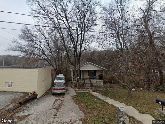 921 n park ave, independence,  MO 64050