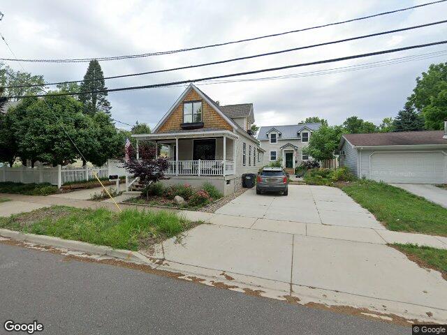 411 van buren st, south haven,  MI 49090