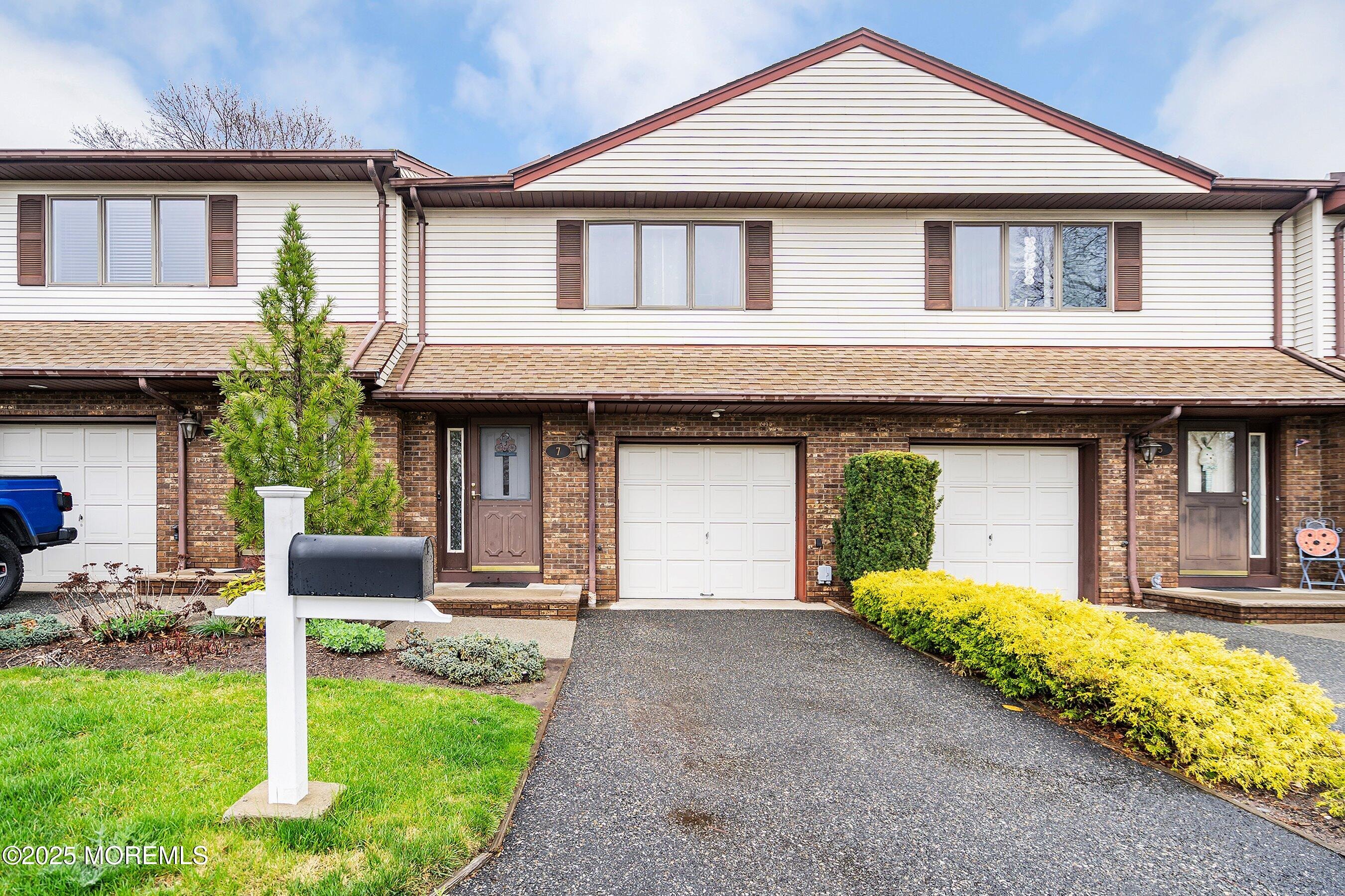 7 staal ln, lodi,  NJ 07644