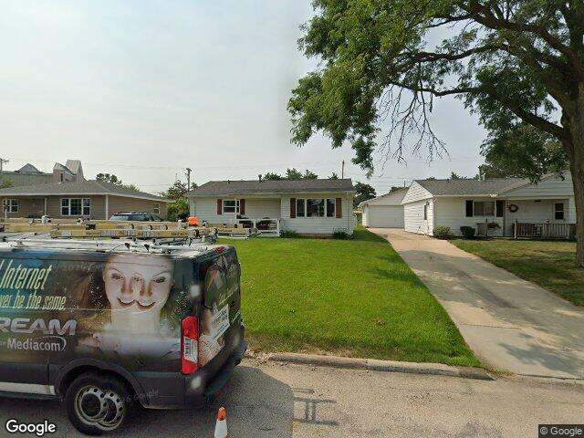 1051 clifton st ne, cedar rapids,  IA 52402