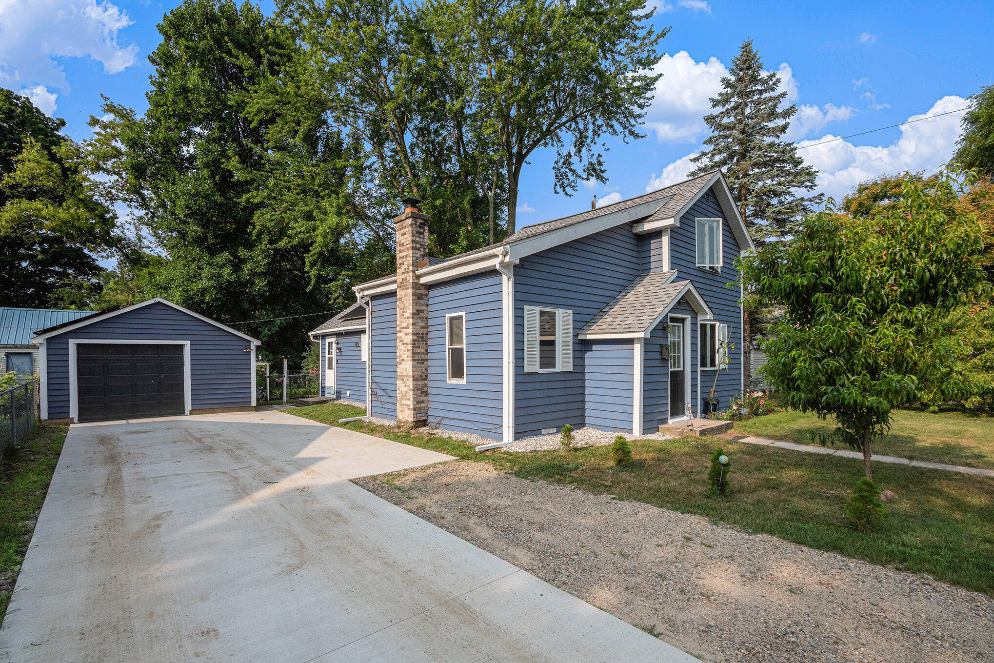9 e cass st, bangor,  MI 49013