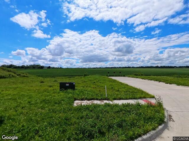 3221 village way, cedar rapids,  IA 52411