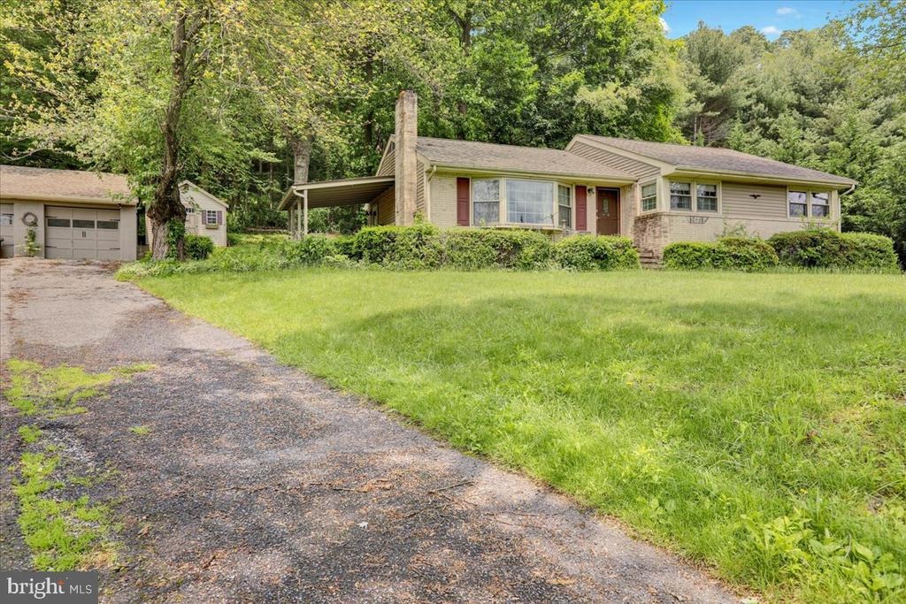 47 keener rd, reinholds,  PA 17569