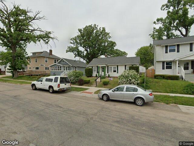 1522 j ave ne, cedar rapids,  IA 52402