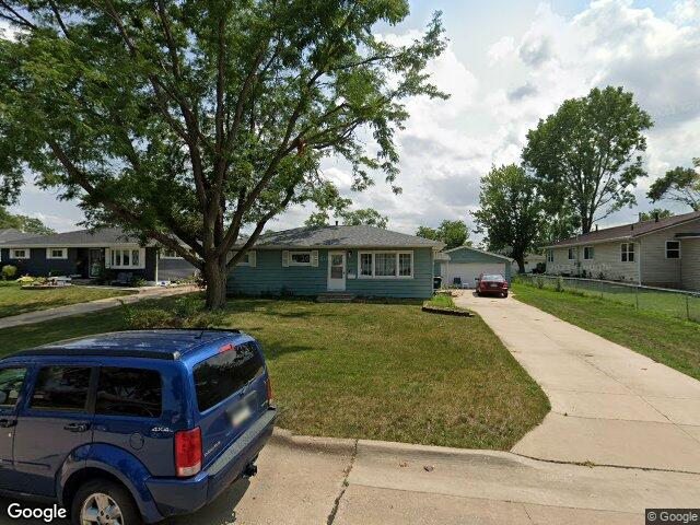 1213 raney st, hiawatha,  IA 52233