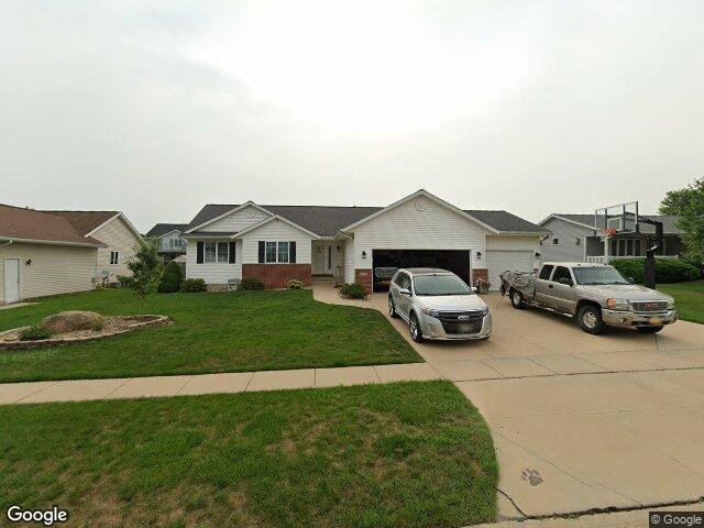 330 crestview dr, center point,  IA 52213
