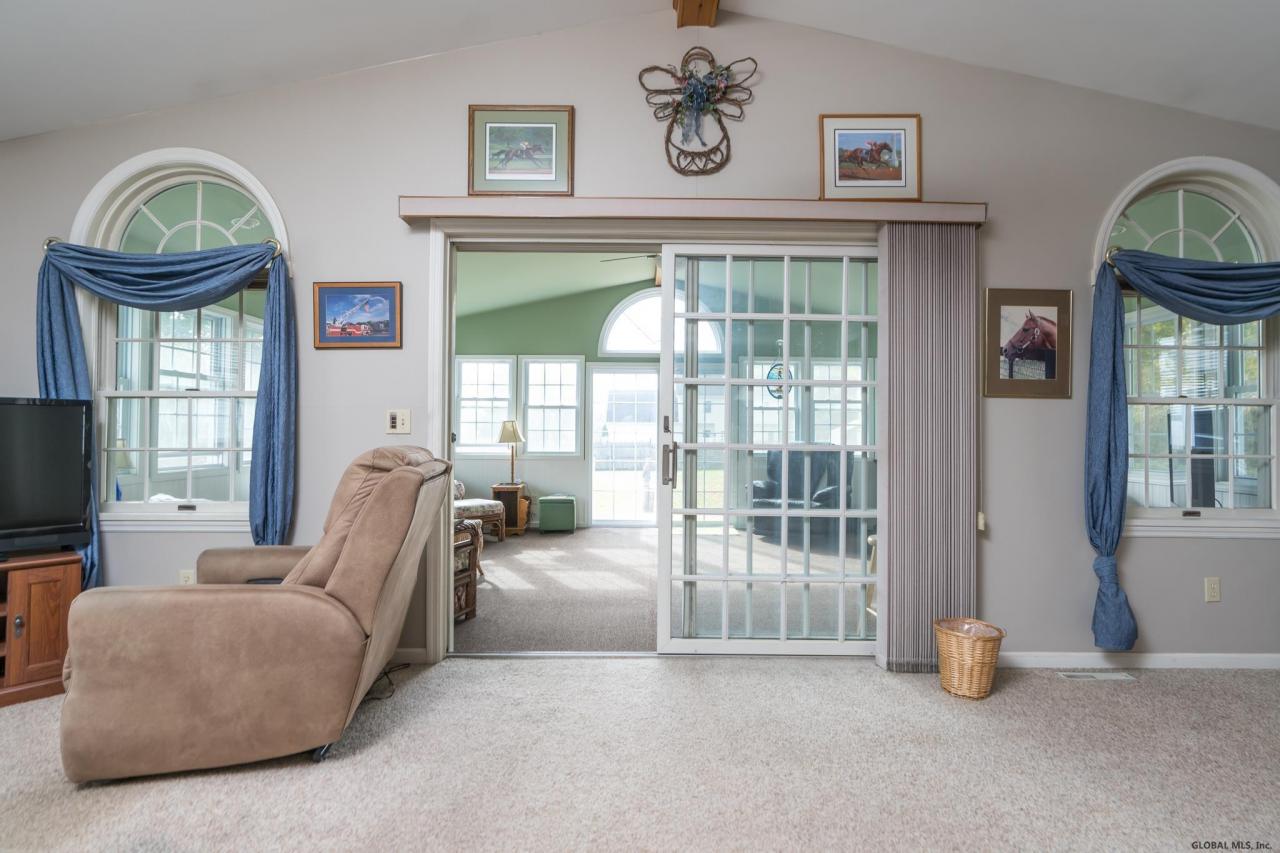 154 sunnyside rd, schenectady,  NY 12302