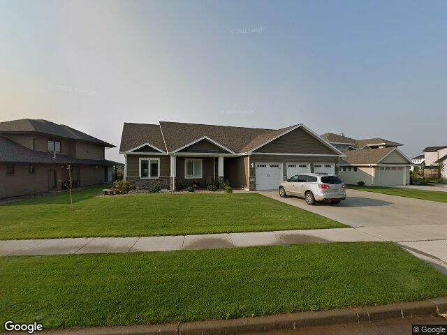 1816 valley bluffs dr se, minot,  ND 58701