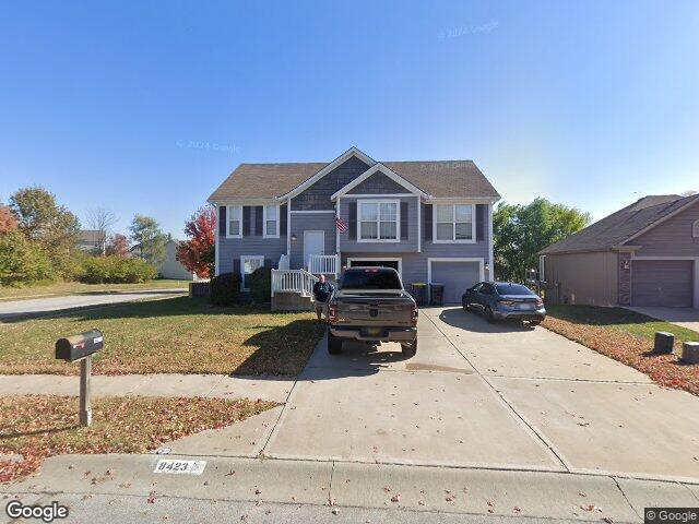 8423 n elmwood ave, kansas city,  MO 64156
