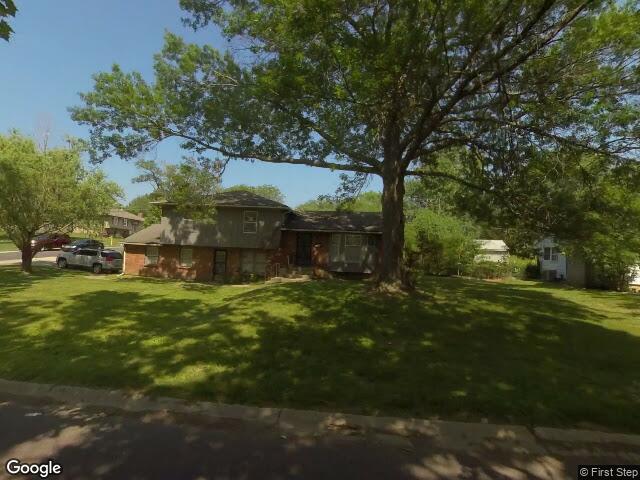 7901 hedges ave, raytown,  MO 64138