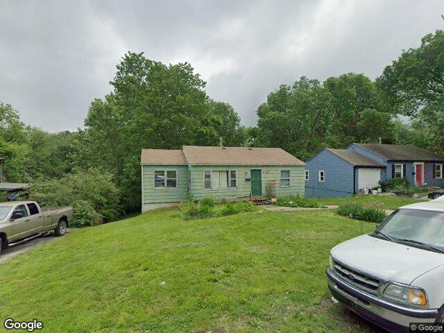 2221 s hawthorne ave, independence,  MO 64052