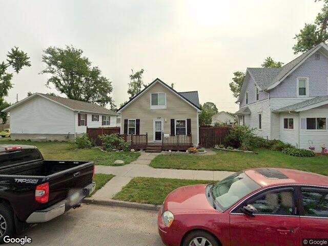 1127 10th st nw, cedar rapids,  IA 52405
