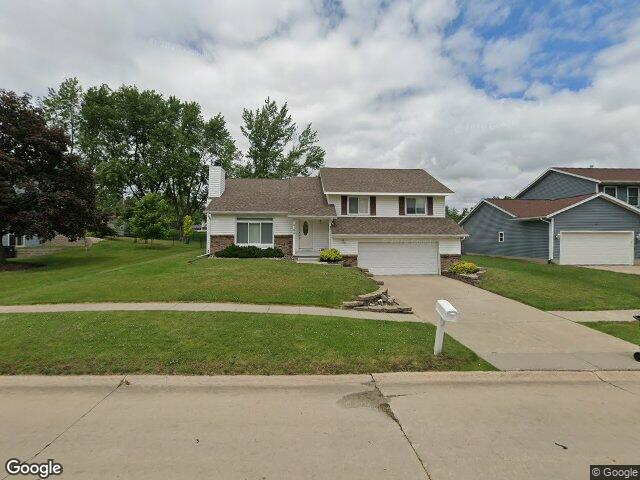 2152 cherry ln ne, cedar rapids,  IA 52402