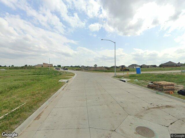 2211 huntwood dr, salina,  KS 67401