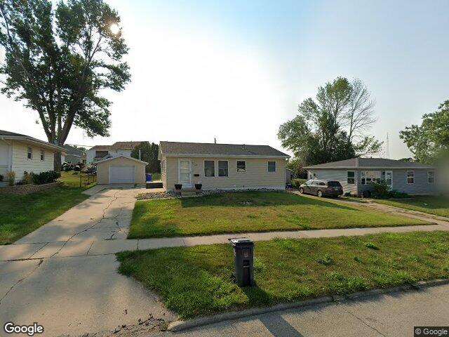 135 eastview dr nw, cedar rapids,  IA 52405