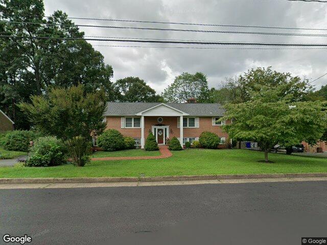 8814 weir st, manassas,  VA 20110