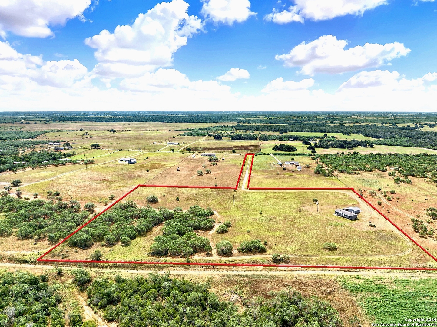 1290 county road 122, floresville,  TX 78114