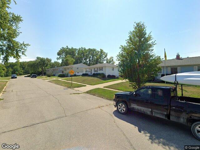 2825 schultz dr nw, cedar rapids,  IA 52405