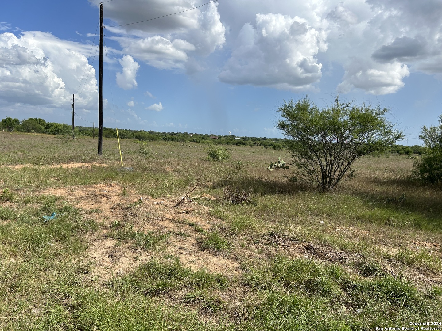 cr 329 lot 10, floresville,  TX 78114