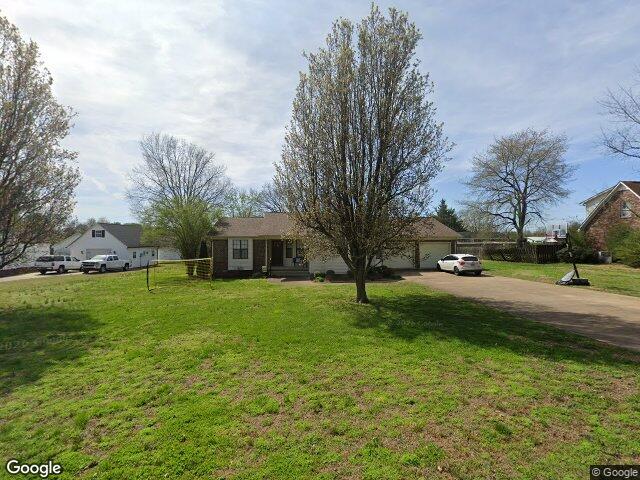 713 douglas dr, lawrenceburg,  TN 38464