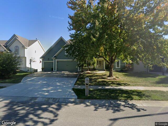 1121 redwood pl, liberty,  MO 64068