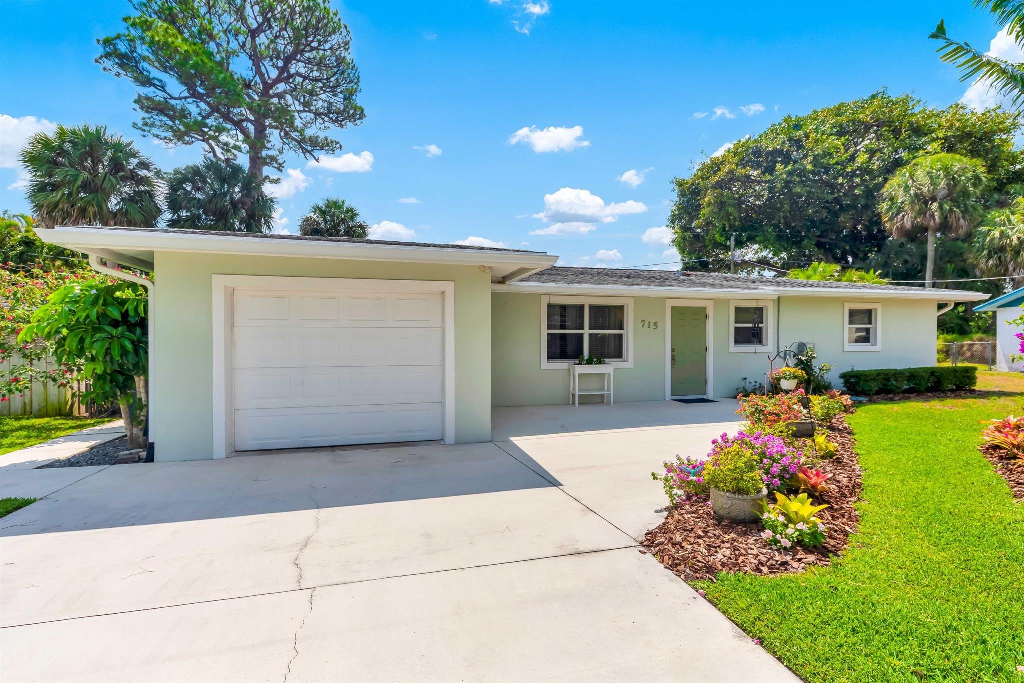 715 se alamanda way, stuart,  FL 34996