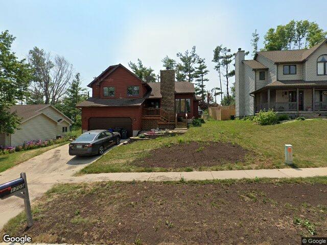 1705 hidden hollow ln nw, cedar rapids,  IA 52405