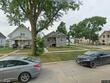 829 c ave nw, cedar rapids,  IA 52405