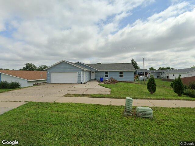 3221 edgewood rd sw, cedar rapids,  IA 52404