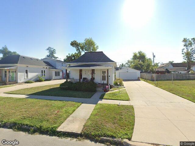 937 8th st, marion,  IA 52302