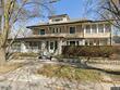 910 w 32nd st, kansas city,  MO 64111