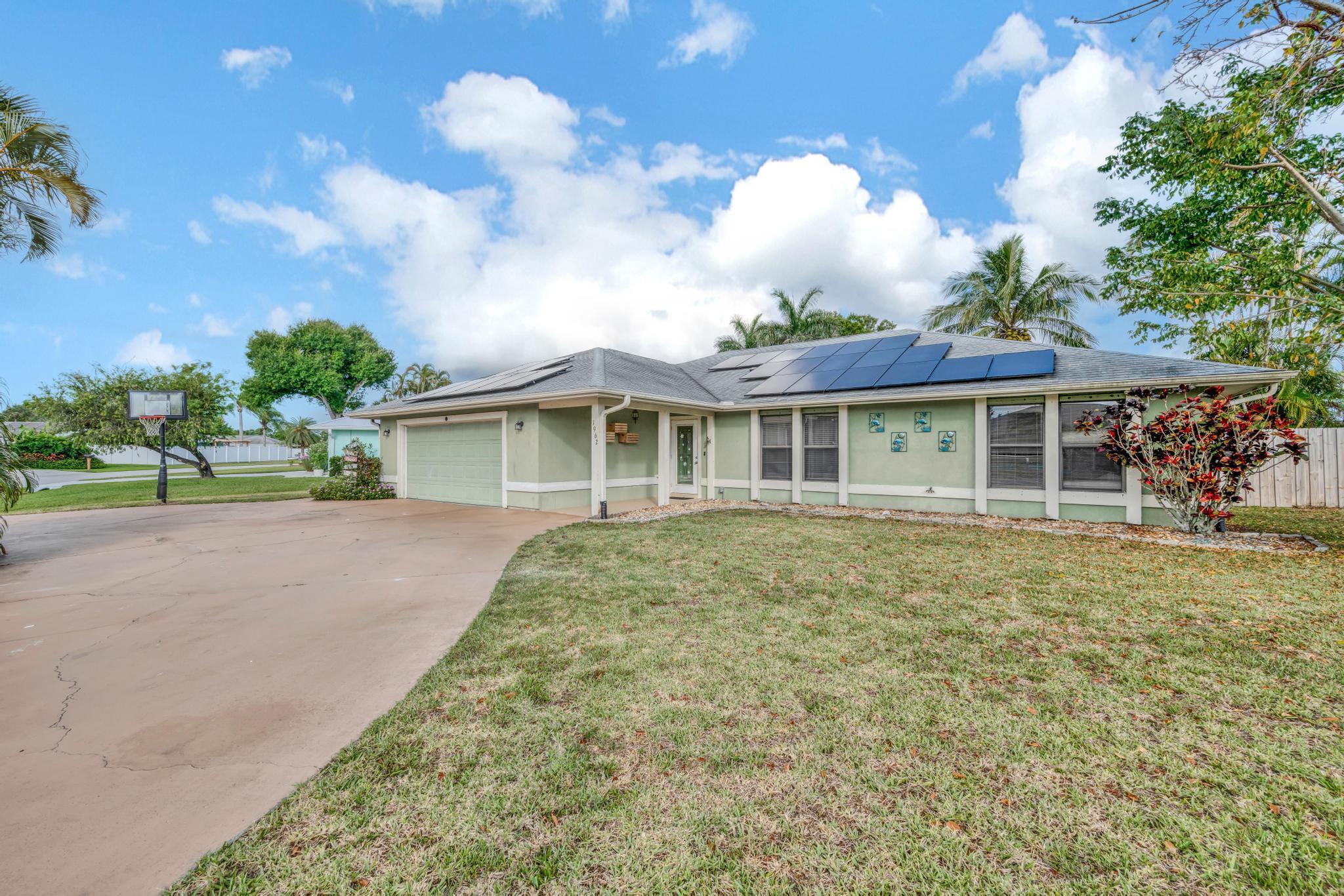 1962 ne san carlos calle, jensen beach,  FL 34957