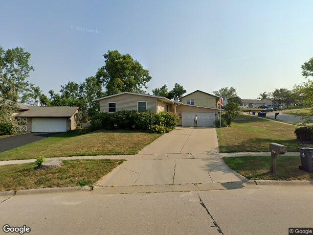 4702 montclair dr nw, cedar rapids,  IA 52405