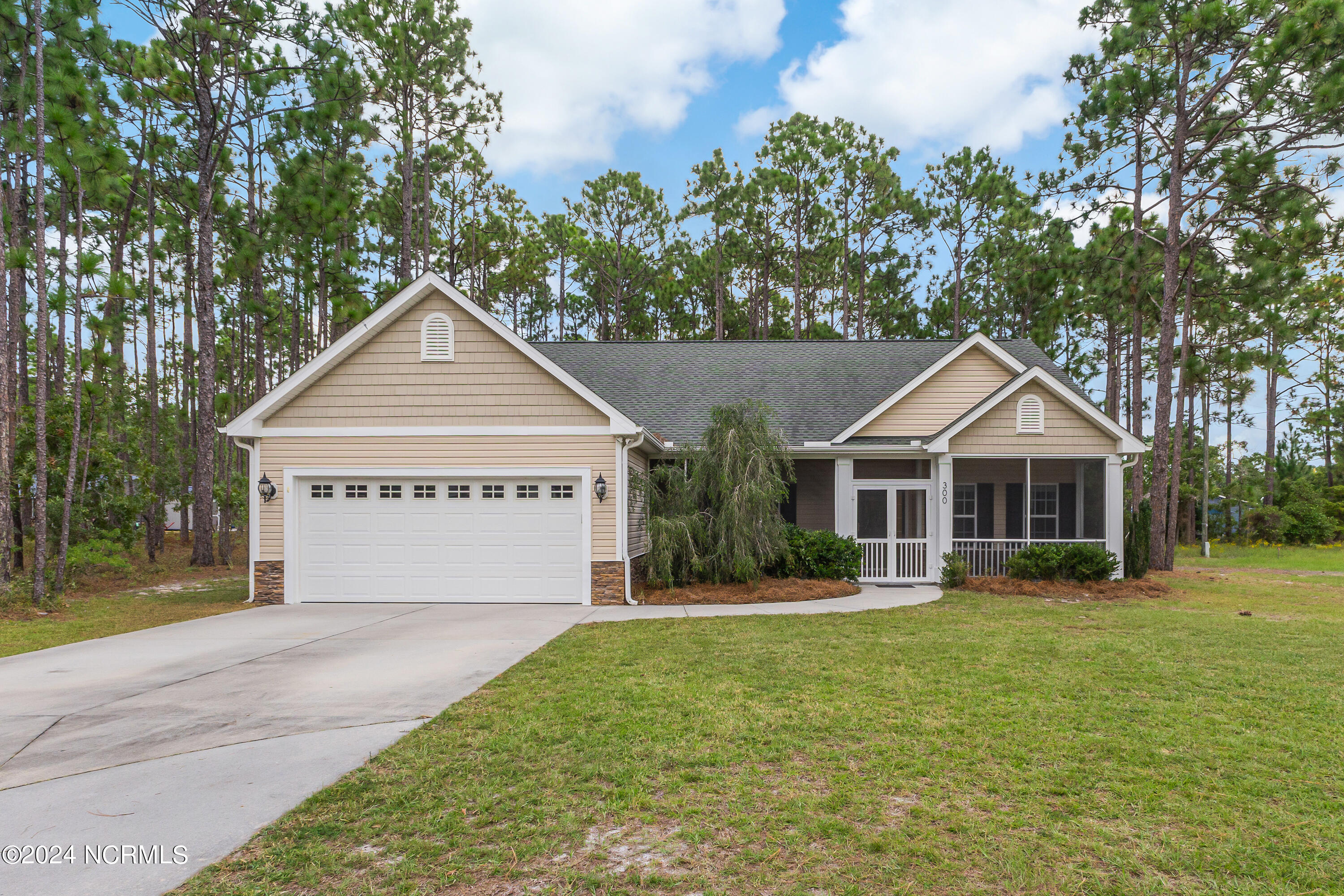 300 hickory rd, southport,  NC 28461