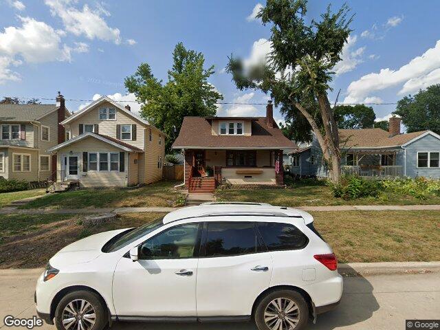 2046 washington ave se, cedar rapids,  IA 52403