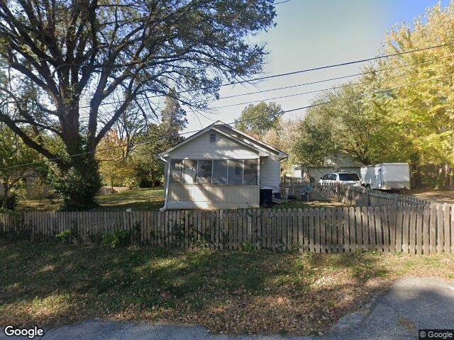 3742 ne chaumiere rd, kansas city,  MO 64117
