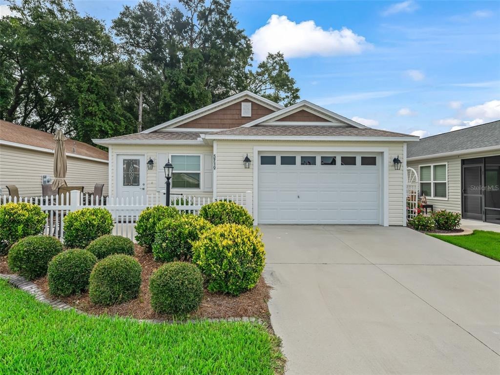 5719 spartina ter, the villages,  FL 32163