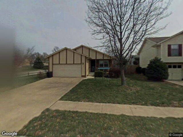 301 se greystone dr, lees summit,  MO 64063