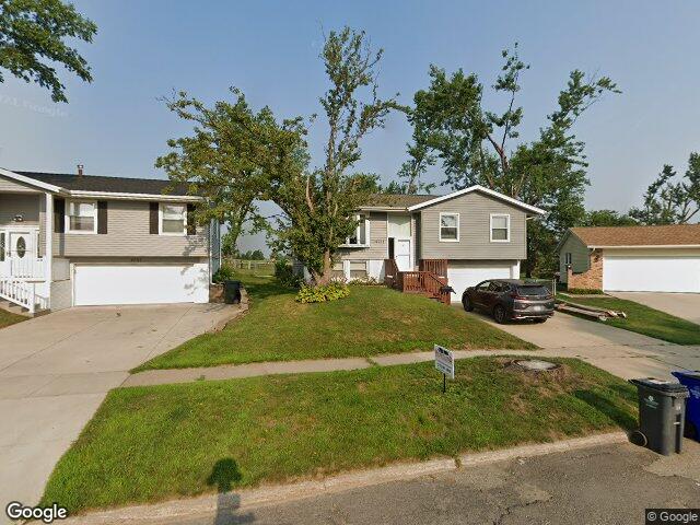 4711 twin pine dr ne, cedar rapids,  IA 52402