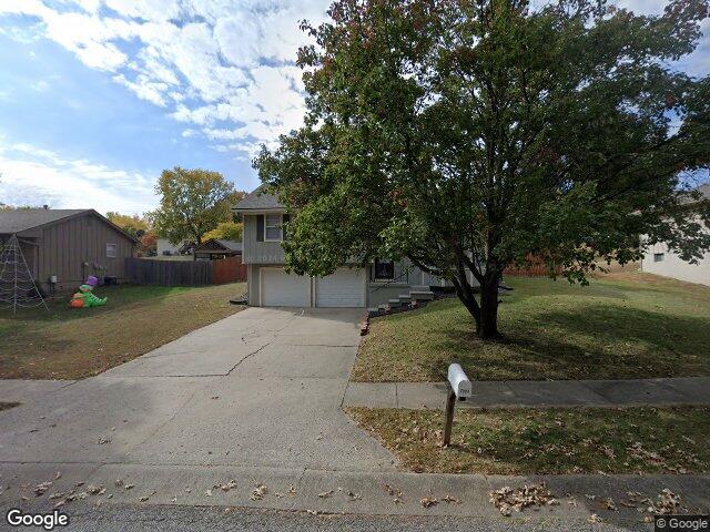 7004 n chas dr, pleasant valley,  MO 64068