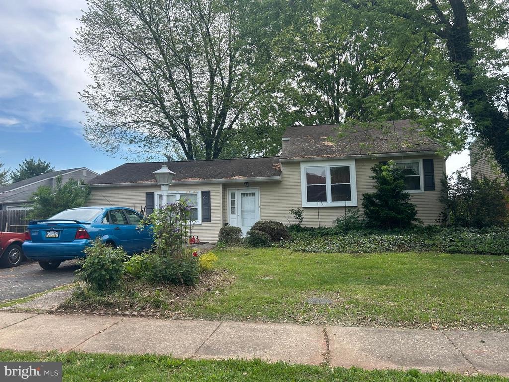 345 wisteria ave, reading,  PA 19606