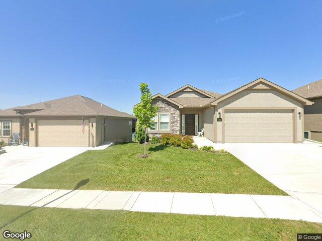 2128 greenfield point, kearney,  MO 64060