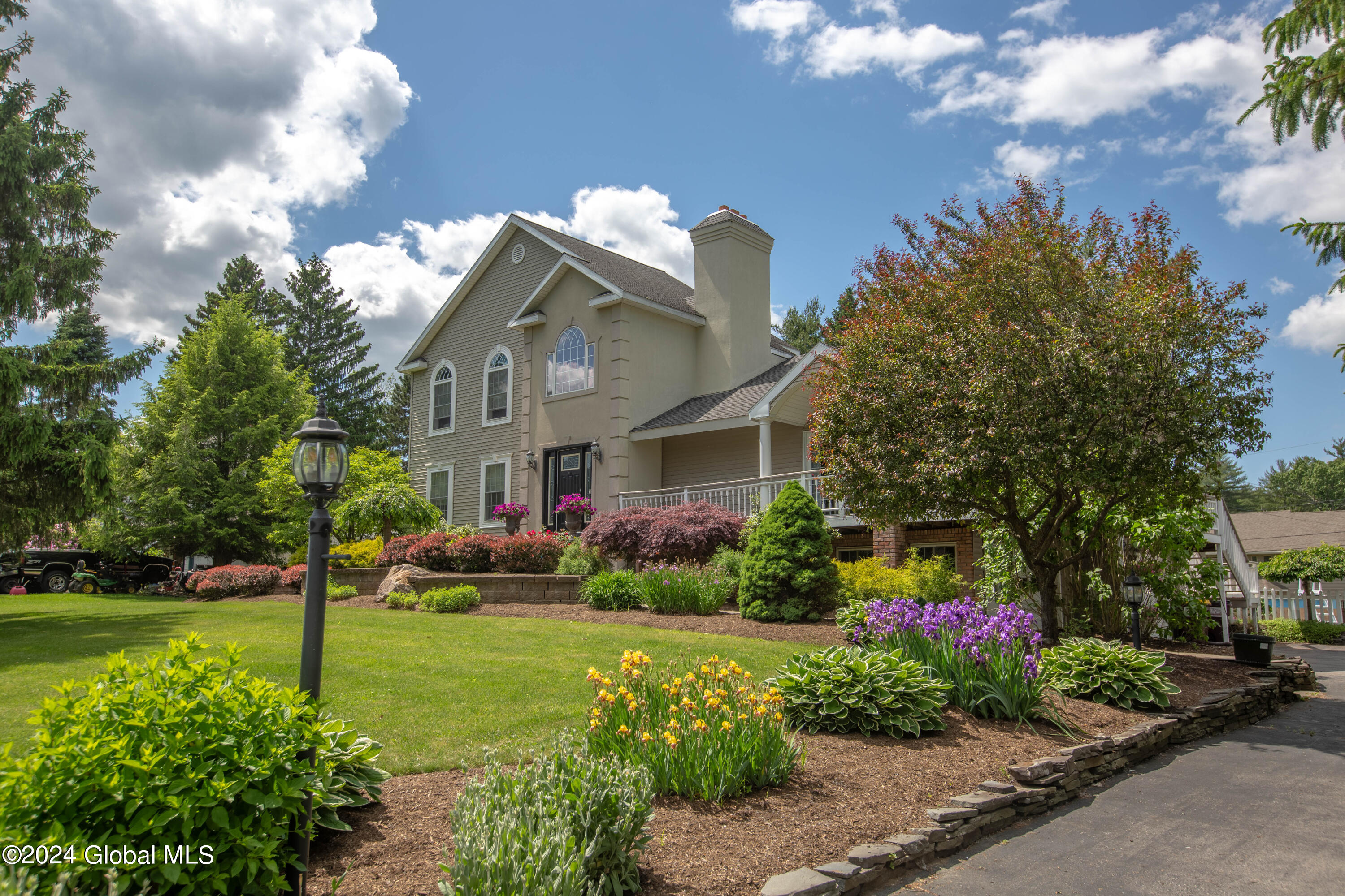 1079 merlin dr, schenectady,  NY 12309