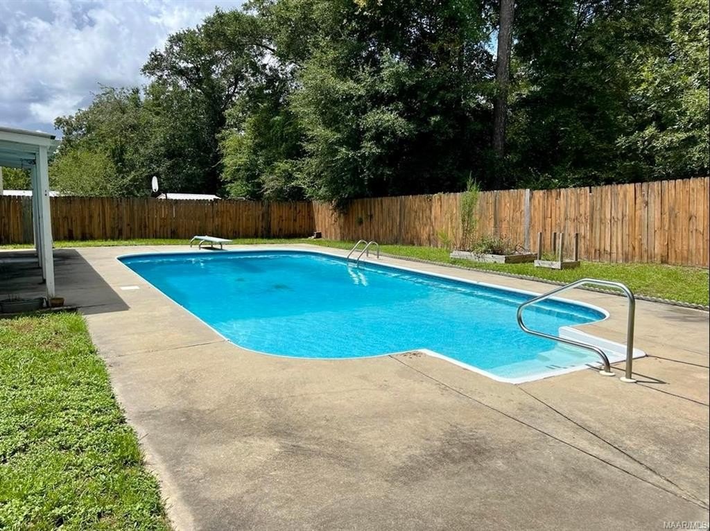 222 keisha cir, ozark,  AL 36360