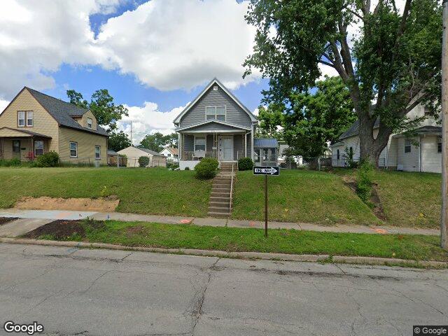 824 center point rd ne, cedar rapids,  IA 52402