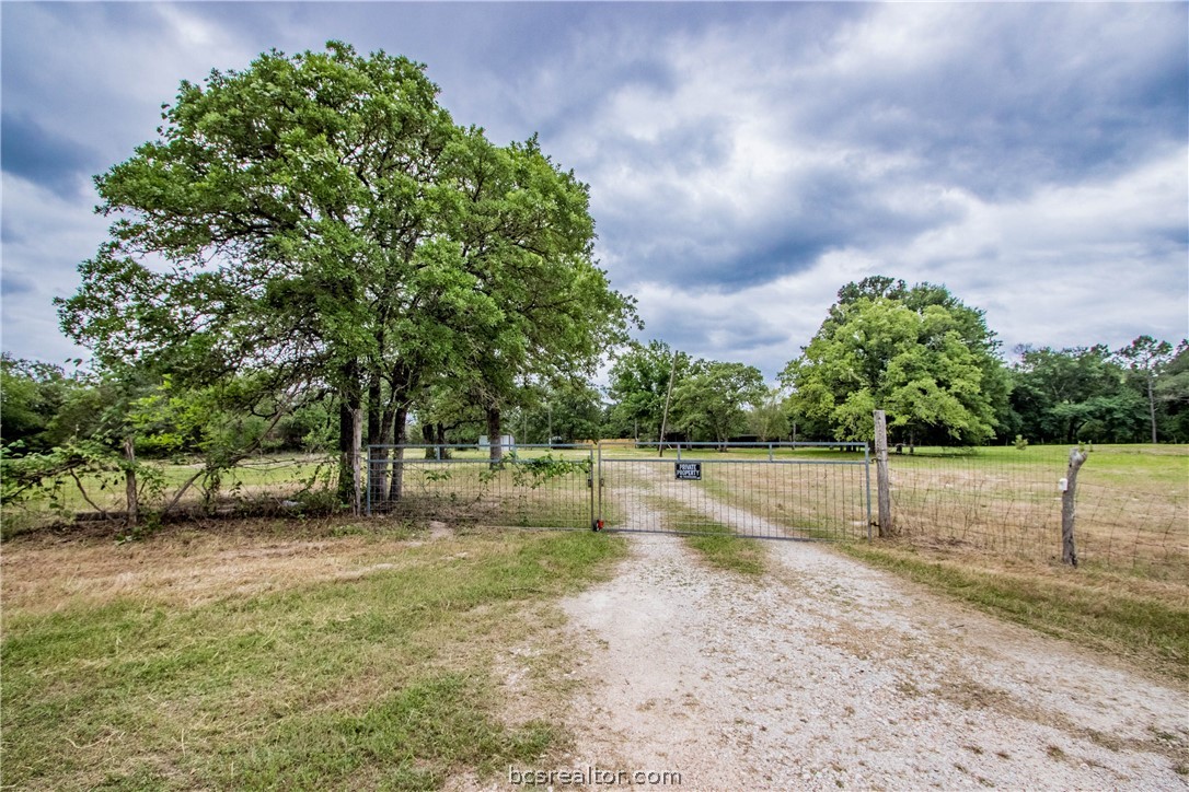 3812 private road 2034, caldwell,  TX 77836