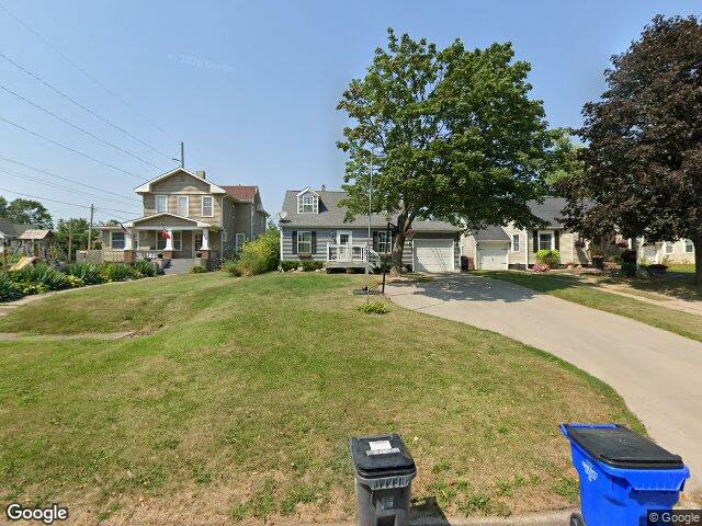 1730 c ave nw, cedar rapids,  IA 52405